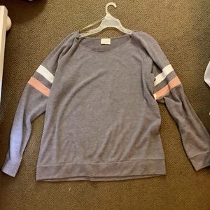 Soft, comfy top in pretty heather gray. . 143 Story by Line Up.  NWT.